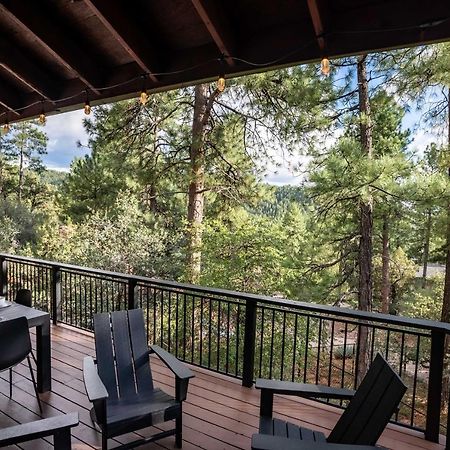 Modern Pine Cabin With Wraparound Deck And Forest View Esterno foto