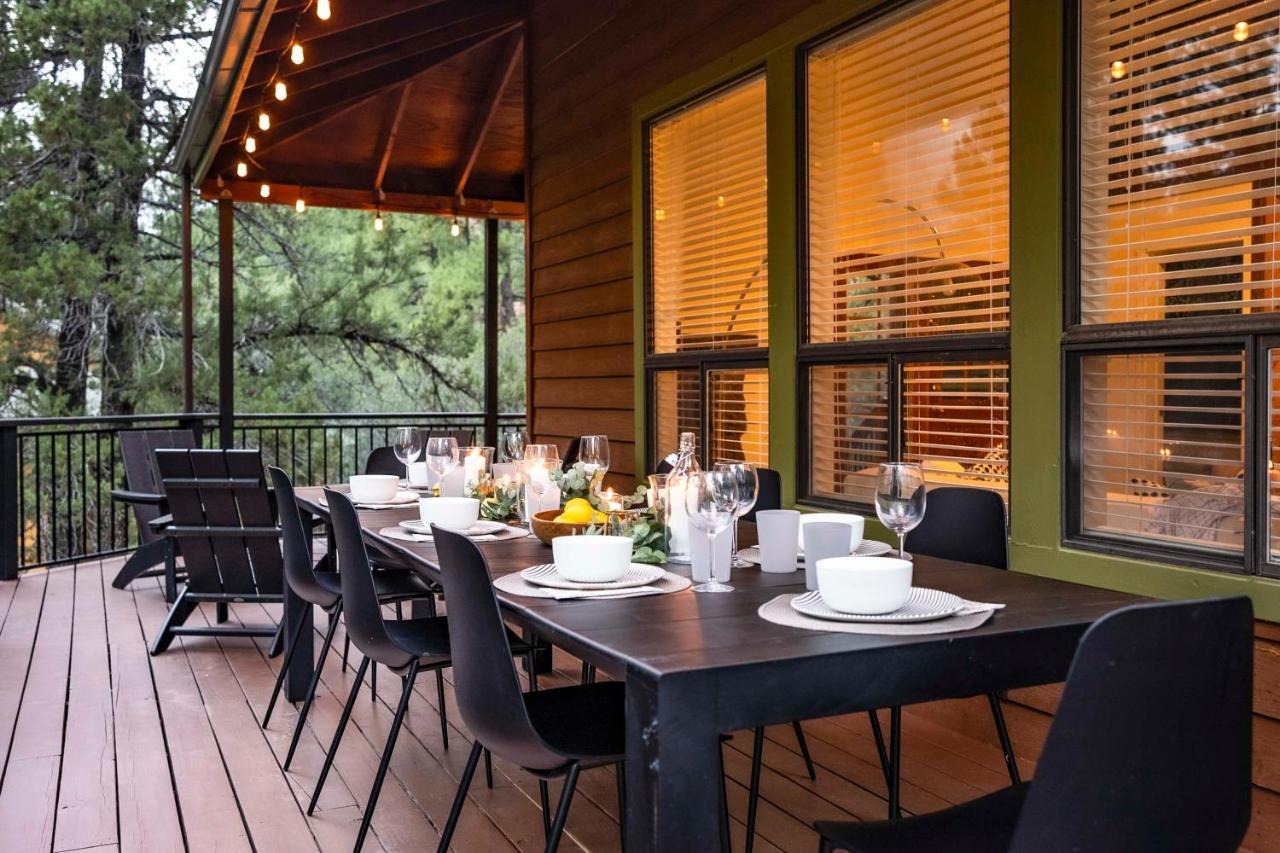 Modern Pine Cabin With Wraparound Deck And Forest View Esterno foto