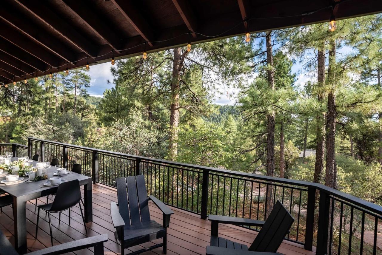 Modern Pine Cabin With Wraparound Deck And Forest View Esterno foto