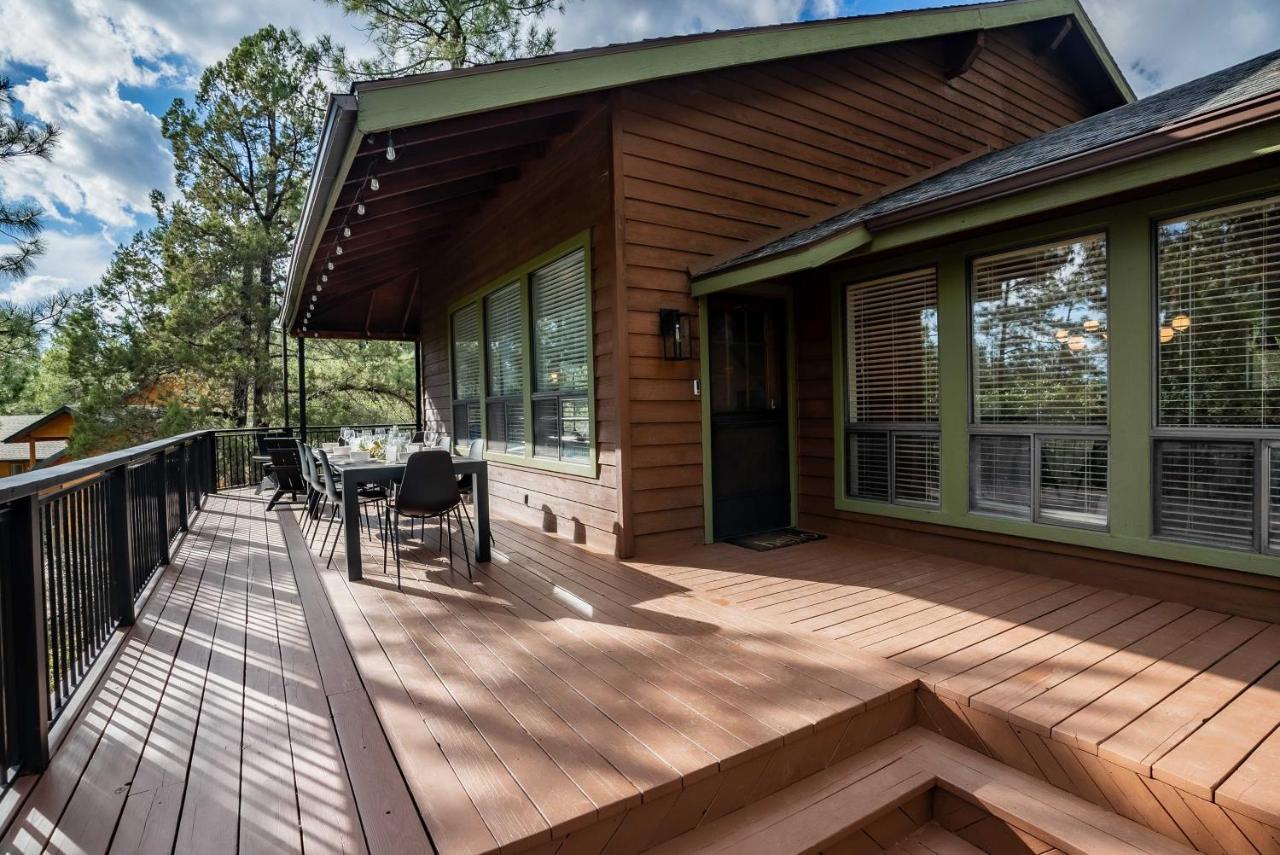 Modern Pine Cabin With Wraparound Deck And Forest View Esterno foto