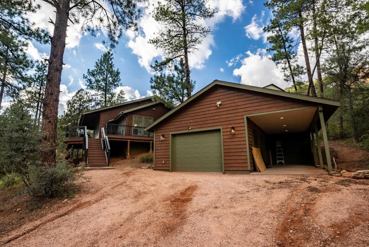 Modern Pine Cabin With Wraparound Deck And Forest View Esterno foto