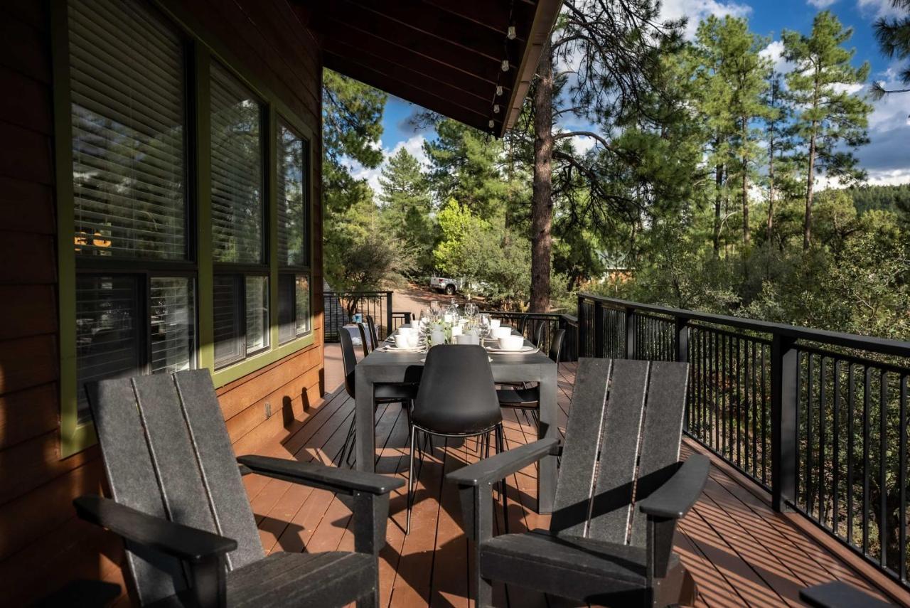 Modern Pine Cabin With Wraparound Deck And Forest View Esterno foto