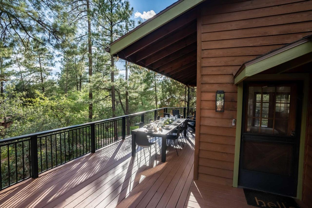 Modern Pine Cabin With Wraparound Deck And Forest View Esterno foto